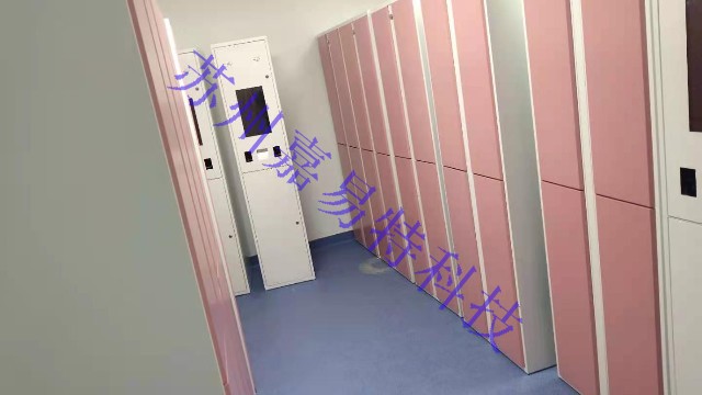 醫(yī)院使用智能更衣柜為醫(yī)護(hù)人員提供便利存放